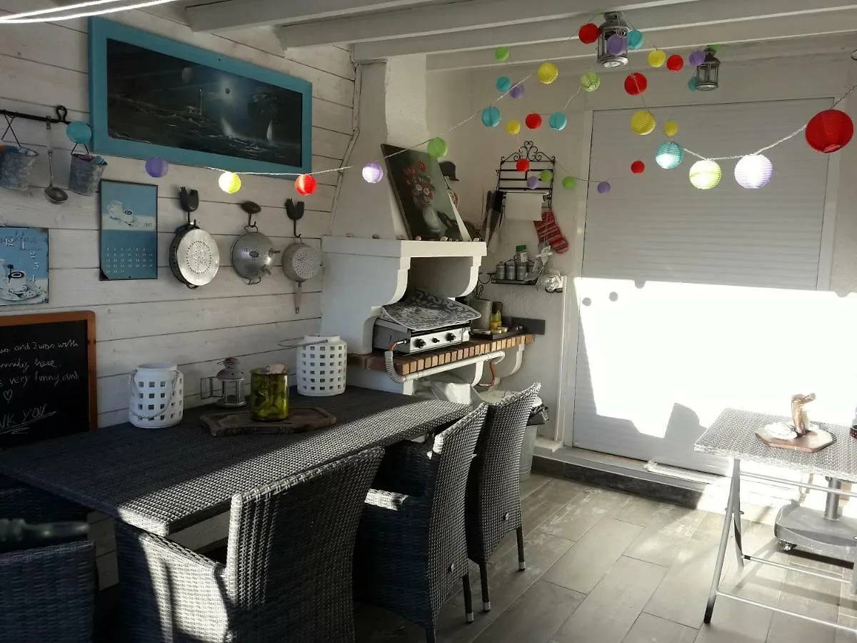 La Petite Maison De Melanie Holiday home Six-Fours-les-Plages 0*,